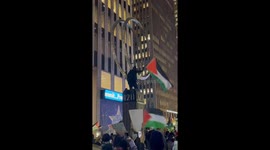 Pro-Palestine protest erupts at W48th and 6th Ave, demanding end to occupation in Gaza
