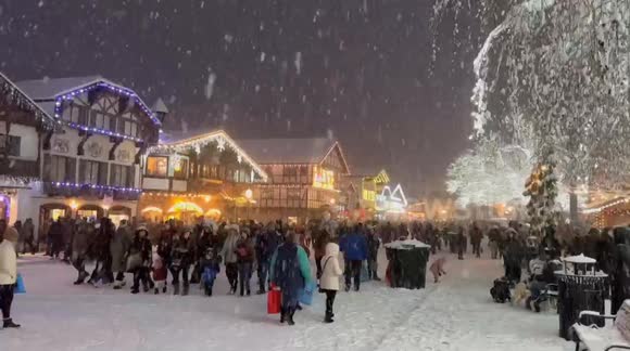 Heavy snow leaves Leavenworth, Washington looking like a giant snow globe