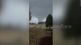 Video shows tornado and sirens sounding in Springfield, Tennessee