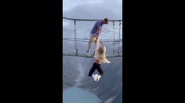 Thrilling aerial acrobatics: Pia Niedermaier soars above Zillertal valley