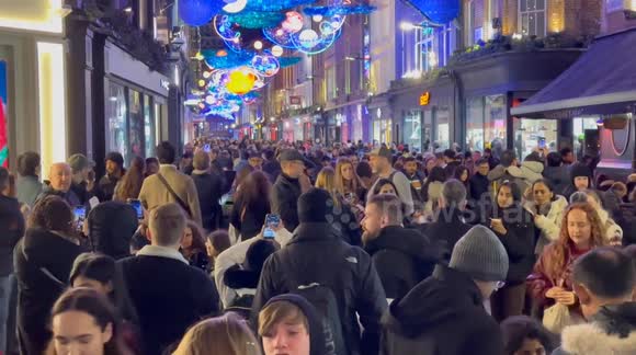 Last minute shoppers swarmed  London’s West End on Christmas Eve