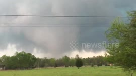 Tornado forms in New Hope, Mississippi