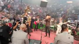Palomazo de bobby pulido en concierto de julion alvarez