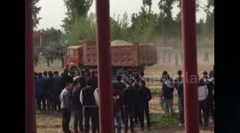University calls students to resist when it conflicts with local villagers