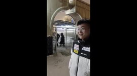 Student snaps fingers in time passerby slipping down snowy building entrance in China