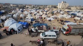 Palestinians Displaced from Bureij Turn to Tents on Deir al-Balah Streets
