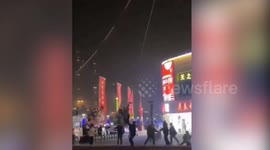 Man safely pulled back to ground after getting foot trapped in hot air balloon rope