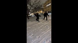 Snowball fight slip: hilarious rescue in Örebro's town center