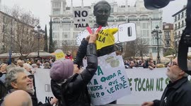 A neighborhood protest shouts 'no to logging' this Sunday in defense of the trees of the Plaza de Santa Ana in Madrid on 14 January, 2024.