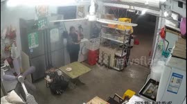 Kitchen Comedy: Chinese Man's Culinary Performance Ends in Broken Pot and Laughter