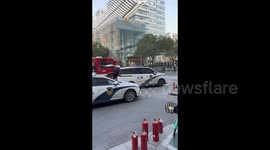 Passerby rescues driver trapped in burning vehicle in Nanjing, China