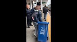 Chinese man stuns commuters by using trash bin as luggage
