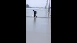 Icy water ordeal: Yuzhny schoolchildren brave frozen path to education