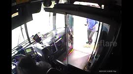 Unidentified Woman Strikes BUS Driver Over Fare Dispute in Clearwater, USA