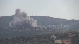 Lebanese farmers harvest crops amid Israelis attacks