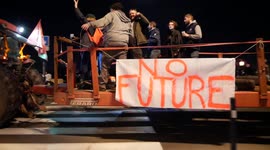 Les agriculteurs en colère passe par les quais bordelais pour rejoindre le QG sur la rocade