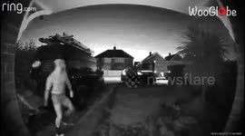 Man spurts out of his house while in his boxers just to catch the bin lorry