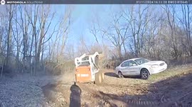 Suspect lifts police officer using construction vehicle before dumping him during pursuit