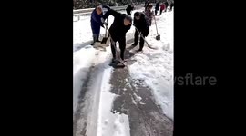 Chinese villagers band together to clear icy road in hours