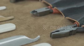 French leather craftsman shares life in China's Shenzhen