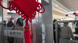 Experiencing easy and comfortable trip on Chinese high-speed train