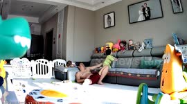 Dads Incredibly Quick Reflexes Save Baby from Falling in Jilin, China