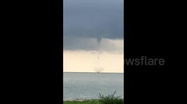 Indonesia: Multiple Waterspouts Spotted Off Pagatan Coast In South Kalimantan 3