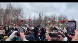 Despite calls from the opposition to support the “Way Home” rally in the Alexander Garden today, it is not very different in size from similar protests on previous Saturdays.