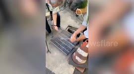 Japanese man helps tourist retrieve his money from drain outside train station