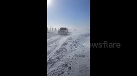 Snowstorm strands vehicles on frozen expressway in Inner Mongolia, China