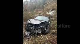 Family miraculously survives car plunge in icy weather in southern China