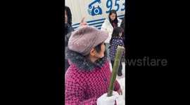 Samaritans Bring Food to Stranded Drivers Amid the Snowstorm in Anhui, China