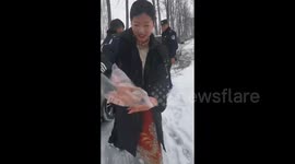 Grateful Chinese couple stranded on icy road thank police officers with wedding candies