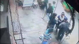 CCTV captures thief very Smartly stealing iPhone from tourist pocket in Varanasi