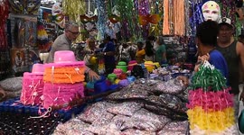 Commercialization of props for the Carnival party in Sao Paulo