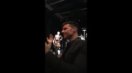 Ricky Martin amfAR Brazil 2016 - Kiss