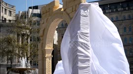 Replica of famous Syrian monument unveiled in London
