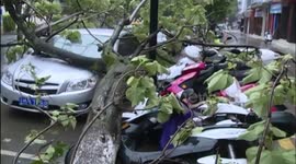 Strong wind in China blows roofs of buildings and people off their feet