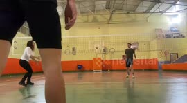 Indoor volleyball mishap: shattered glass in Tatvan, Bitlis, Türkiye