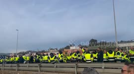 Spain: Hundreds Of Steel Workers Shut A-7 Highway Demanding Improved Labor Conditions