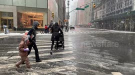Heavy snow slams the New York and Northeast, Bringing Travel Hazards and Flight Delays.