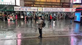 Heavy snow slams the New York and Northeast, Bringing Travel Hazards and Flight Delays.