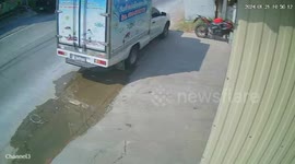 Workers mob alleged carjacker stealing motorcycle with key left in ignition