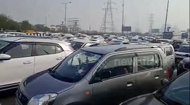 farmers' march to Delhi, There is a huge traffic jam on the roads coming to Delhi