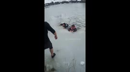 Brave Chinese Security Guard Rescues Children from Icy Pond in Winter