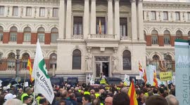Hundreds of farmers brought Madrid to a standstill in a protest against European Union and local farming policies.