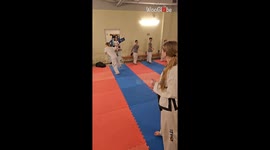 13 y/o Taekwon-Do enthusiast knocks out 17 y/o opponent with a superbly-timed jump spin kick