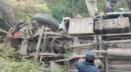 6 killed, 15 injured as bus falls into ditch in NW Pakistan