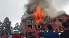 Massive fire guts hotel in snow-covered northern India, no casualty reported