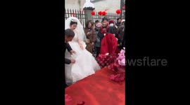 Girl falls into a pool while taking photos at her sister's wedding in Henan, China